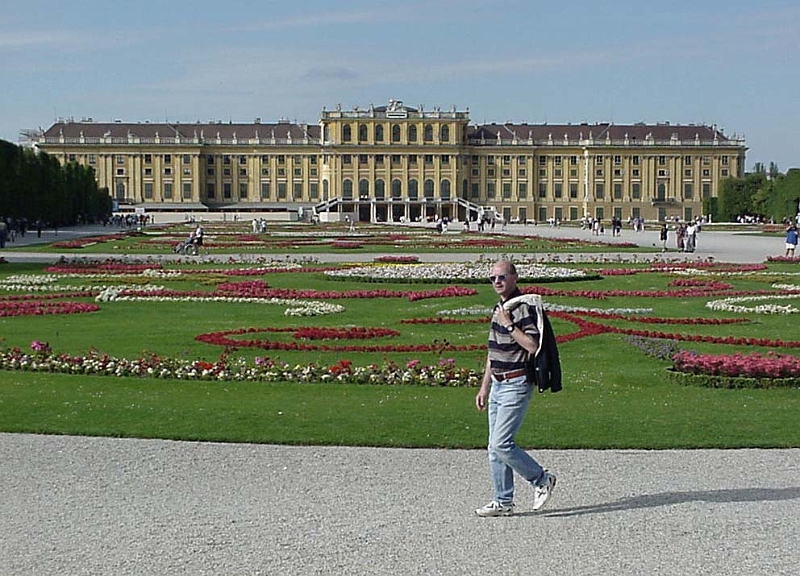 Castle In Vienna 1.jpg